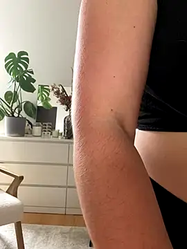 chloedlm5 online show from 10.15.25