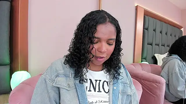 LisaMendez online show from 11.11.25