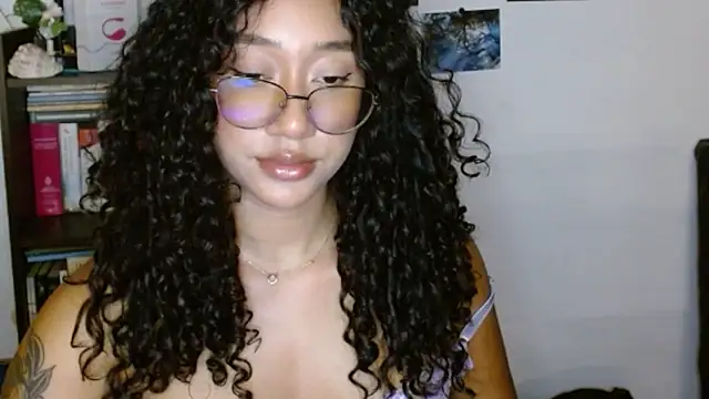 Snapshot of clitia_xx chatting on 12.04.25 clitia xx online show from 12.04.25