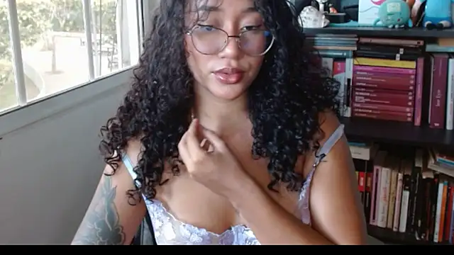 Snapshot of clitia_xx chatting on 12.04.25 clitia xx online show from 12.04.25