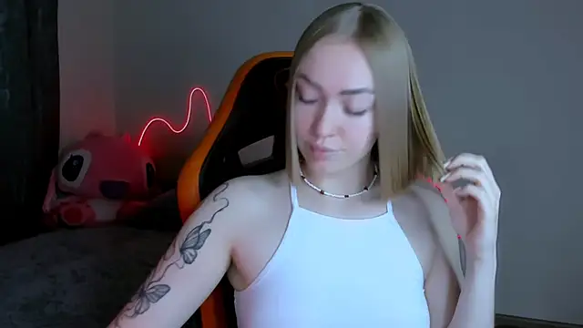 Snapshot of LaraKrein_lk chatting on 10.23.25 LaraKrein lk online show from 10.23.25