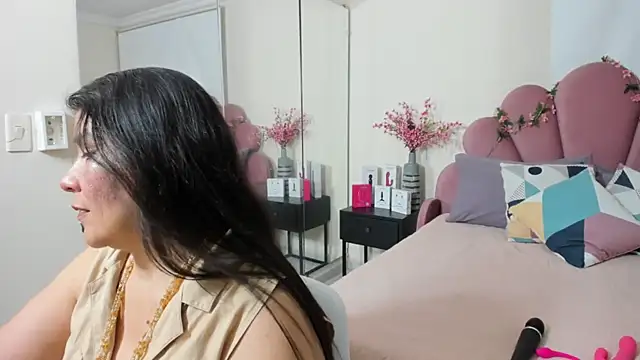 kiraGeiner online show from 01.08.26