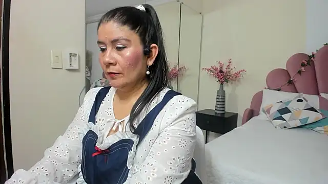 kiraGeiner online show from 02.26.26