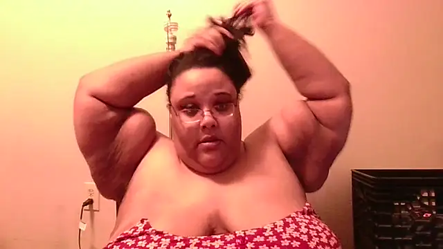 Snapshot of SexyBBW10790 chatting on 11.09.25 SexyBBW10790 online show from 11.09.25