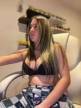 Snapshot of Sharon_07 chatting on 03.05.25 Sharon 07 online show from 03.05.25