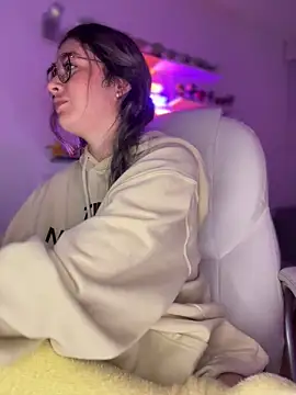 Snapshot of Sharon_07 chatting on 03.23.25 Sharon 07 online show from 03.23.25