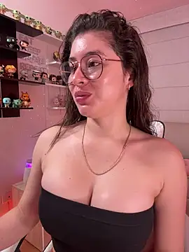 Snapshot of Sharon_07 chatting on 10.15.25 Sharon 07 online show from 10.15.25