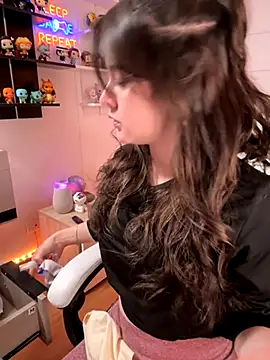 Snapshot of Sharon_07 chatting on 10.20.25 Sharon 07 online show from 10.20.25