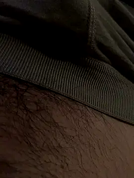 Snapshot of MuzzyFacing chatting on 11.26.25 MuzzyFacing online show from 11.26.25