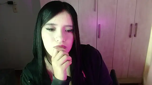 Snapshot of Velvet_28 chatting on 10.29.25 Velvet 28 online show from 10.29.25