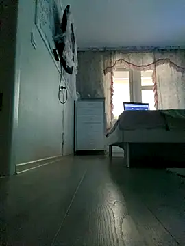 Snapshot of missevacrystal chatting on 10.31.25 missevacrystal online show from 10.31.25