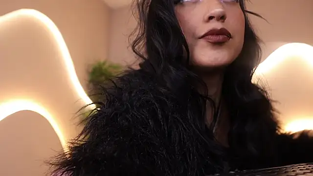 Emma and Issac online show from 10.16.25