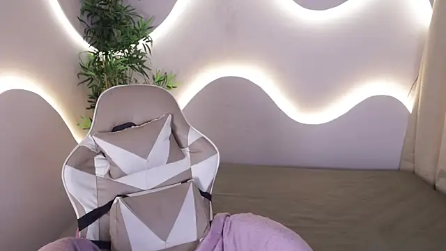 Emma and Issac online show from 11.29.25