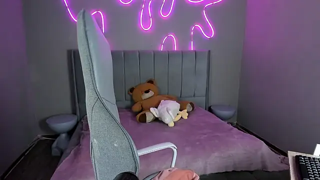 Emma and Issac online show from 02.24.26