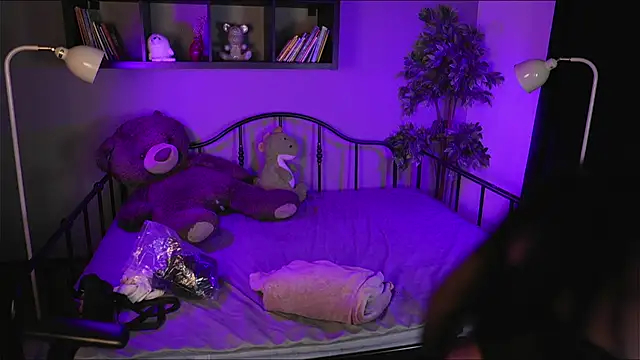 Emma and Issac online show from 03.08.26