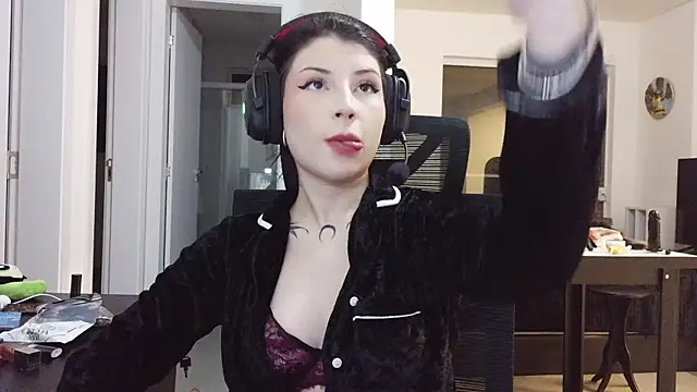 Snapshot of Privad_ravenna chatting on 05.26.26 Privad ravenna online show from 05.26.26