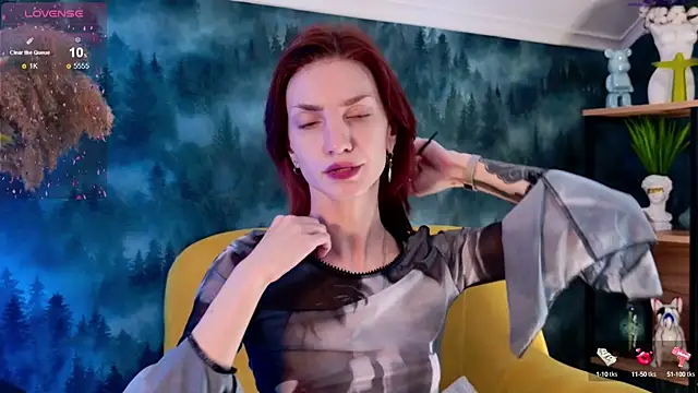 Snapshot of WendyGilber chatting on 09.25.25 WendyGilber online show from 09.25.25