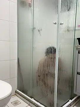 Snapshot of yumi-hot chatting on 04.06.26 yumi-hot online show from 04.06.26