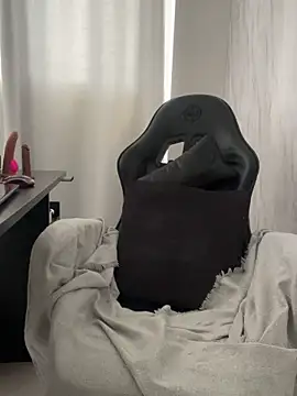 Snapshot of yumi-hot chatting on 04.08.26 yumi-hot online show from 04.08.26