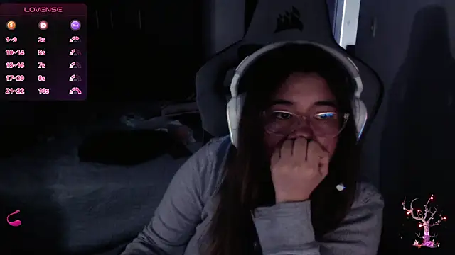 Pink girl0n online show from 12.17.25