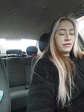 Reina Cummings online show from 03.03.26