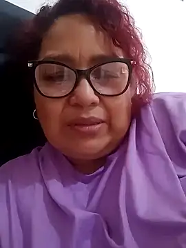 Snapshot of ladytropical1 chatting on 09.22.25 ladytropical1 online show from 09.22.25