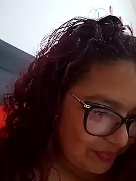 Snapshot of ladytropical1 chatting on 10.04.25 ladytropical1 online show from 10.04.25