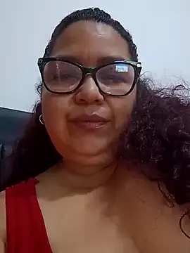 Snapshot of ladytropical1 chatting on 10.13.25 ladytropical1 online show from 10.13.25