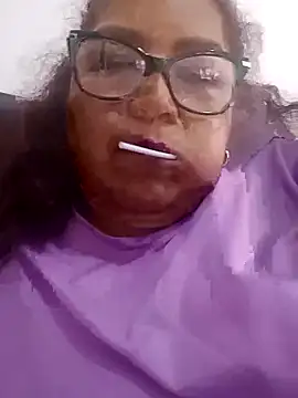 Snapshot of ladytropical1 chatting on 11.02.25 ladytropical1 online show from 11.02.25