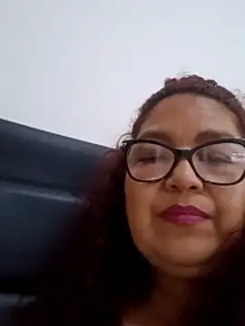 Snapshot of ladytropical1 chatting on 11.22.25 ladytropical1 online show from 11.22.25