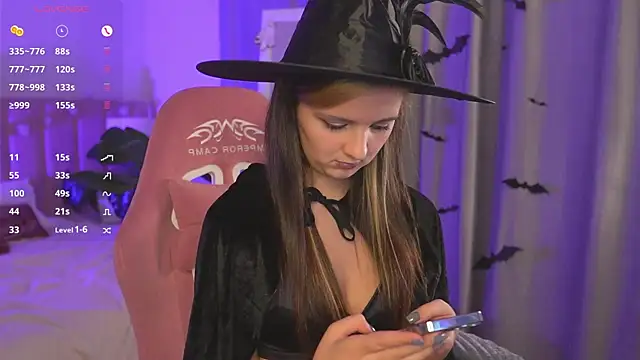 Snapshot of LilLisa chatting on 10.24.25 LilLisa online show from 10.24.25