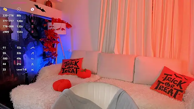 Snapshot of LilLisa chatting on 10.26.25 LilLisa online show from 10.26.25