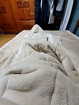 Snapshot of starvingo2002 chatting on 12.02.25 starvingo2002 online show from 12.02.25