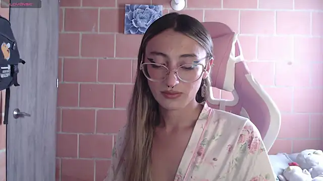 Snapshot of Andrea_camilaaa chatting on 10.02.25 Andrea camilaaa online show from 10.02.25