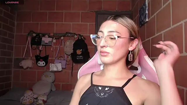 Andrea camilaaa online show from 05.26.26
