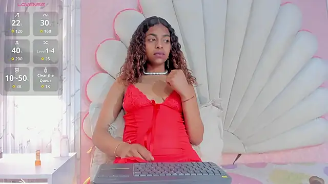 Snapshot of MisRoos chatting on 09.10.25 MisRoos online show from 09.10.25