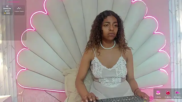 Snapshot of MisRoos chatting on 10.06.25 MisRoos online show from 10.06.25