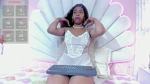 Snapshot of MisRoos chatting on 10.07.25 MisRoos online show from 10.07.25