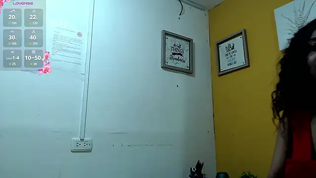 Snapshot of MisRoos chatting on 10.18.25 MisRoos online show from 10.18.25