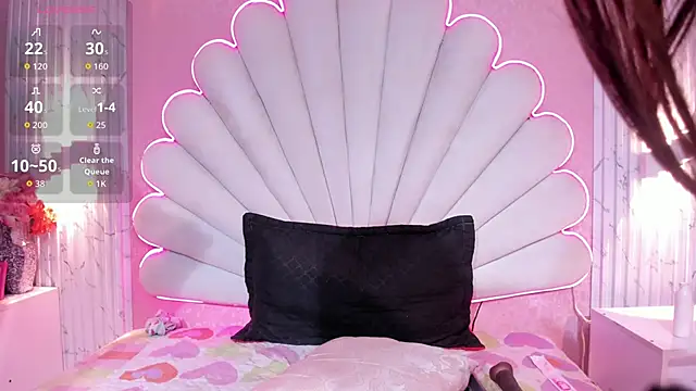 Snapshot of MisRoos chatting on 11.11.25 MisRoos online show from 11.11.25