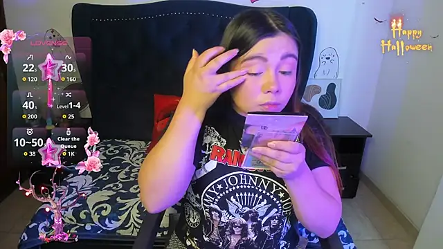 LucyPetit online show from 10.16.25