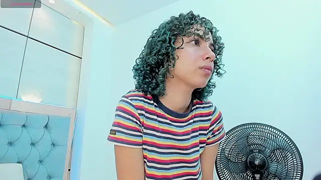 Snapshot of lis_rous chatting on 10.21.25 lis rous online show from 10.21.25