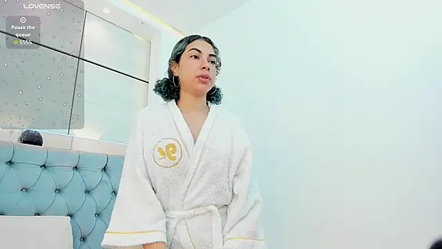 Snapshot of lis_rous chatting on 10.31.25 lis rous online show from 10.31.25