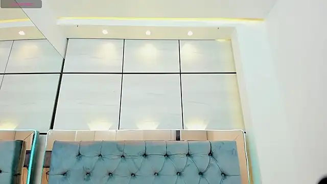 Snapshot of lis_rous chatting on 11.08.25 lis rous online show from 11.08.25