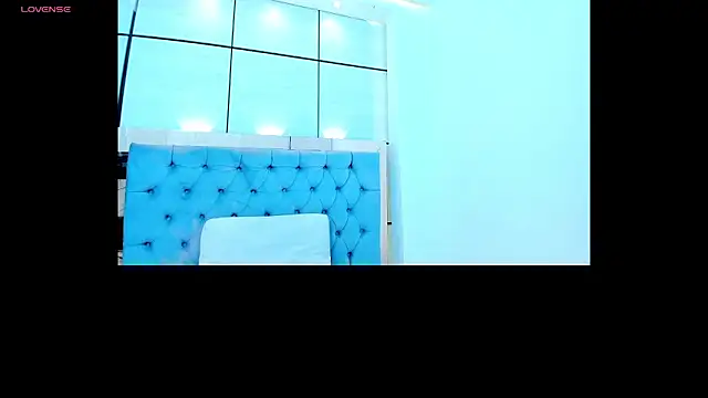 Snapshot of lis_rous chatting on 11.26.25 lis rous online show from 11.26.25