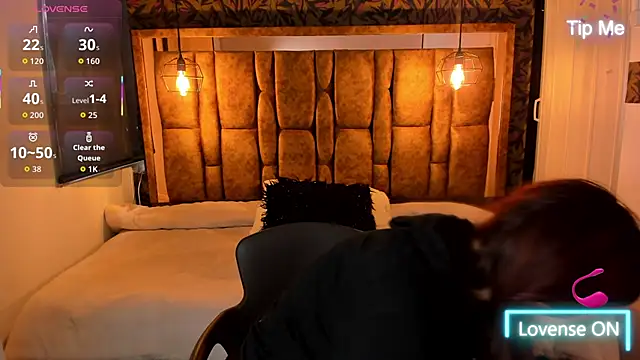 Isa Thompson   online show from 10.25.25