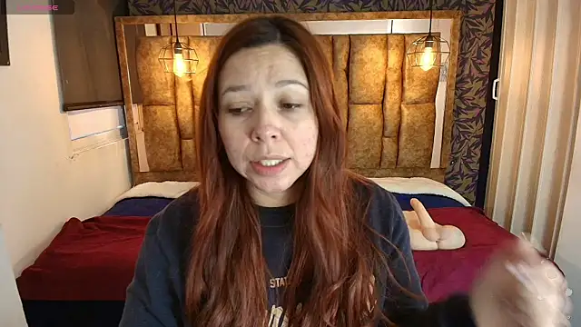 Snapshot of Isa_Thompson__ chatting on 05.06.26 Isa Thompson online show from 05.06.26