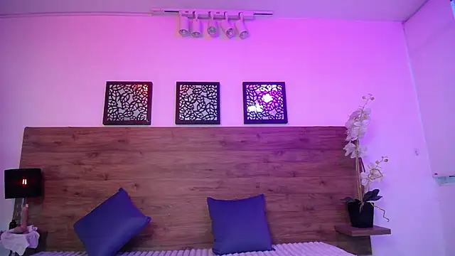 Snapshot of AlexandraCambell chatting on 10.02.25 AlexandraCambell online show from 10.02.25