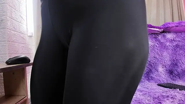 Snapshot of aliaandadara chatting on 09.22.25 aliaandadara online show from 09.22.25