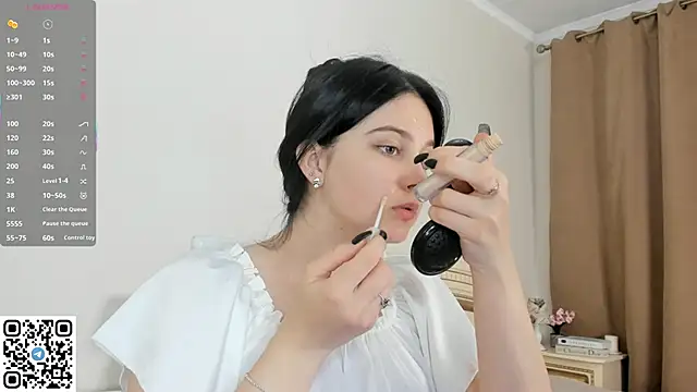 Snapshot of EnricaElis chatting on 09.21.25 EnricaElis online show from 09.21.25